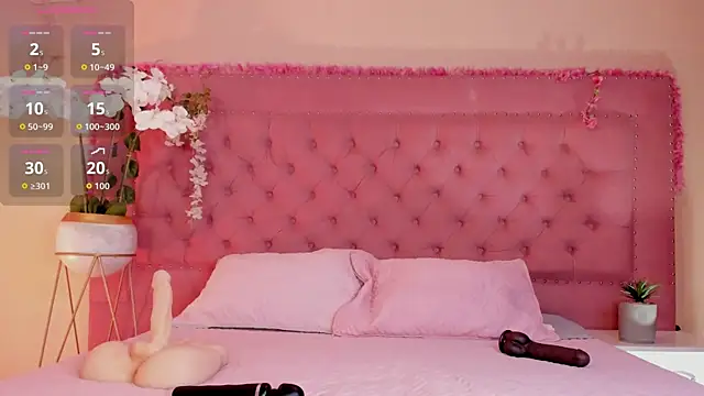 mili moon  online show from 09/18/25, 12:41