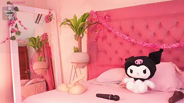 mili moon  online show from 09/25/25, 01:06
