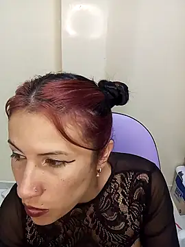 karinnahotdirty online show from 11/28/25, 09:37