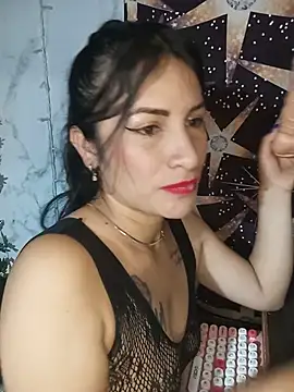 Snapshot of karinnahotdirty chatting on 05/14/26, 09:23 karinnahotdirty online show from 05/14/26, 09:23