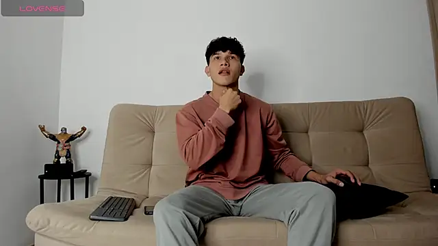 2Amateur Guys online show from 10/03/25, 11:17