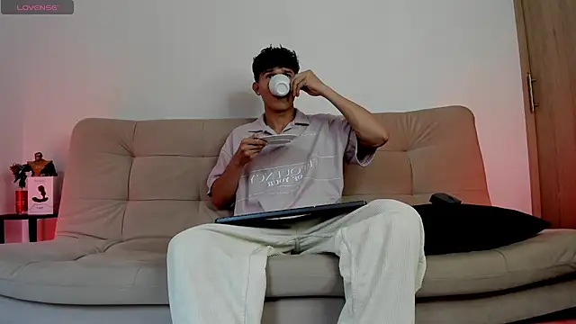 2Amateur Guys online show from 11/06/25, 10:25