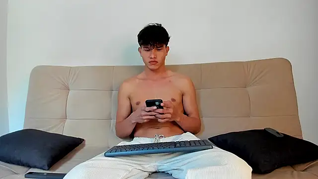 2Amateur Guys online show from 03/22/26, 08:21