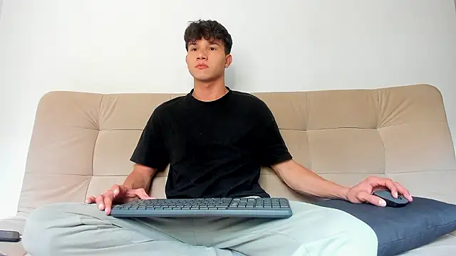 2Amateur Guys online show from 03/19/26, 09:37