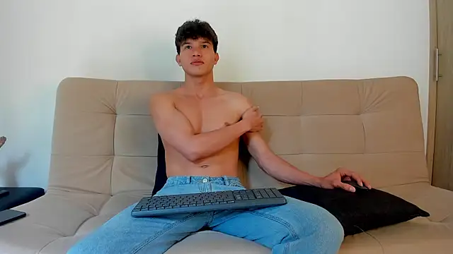 2Amateur Guys online show from 04/06/26, 02:40