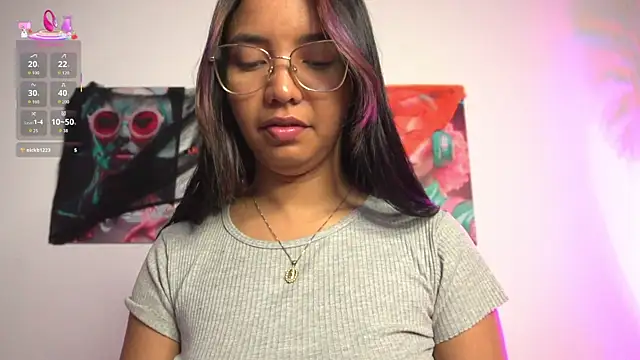 Snapshot of pocahotass_11 chatting on 10/31/25, 11:18 pocahotass 11 online show from 10/31/25, 11:18