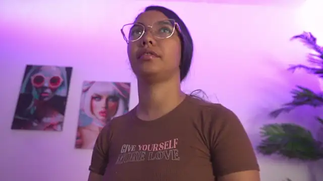 Snapshot of pocahotass_11 chatting on 09/11/25, 11:10 pocahotass 11 online show from 09/11/25, 11:10