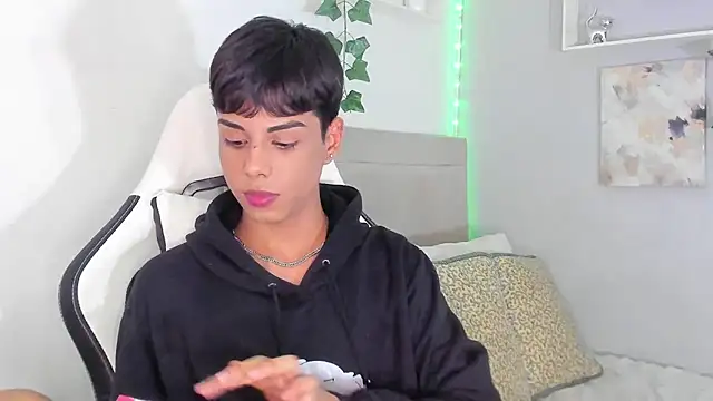 Thomas wil online show from 10/26/25, 07:53