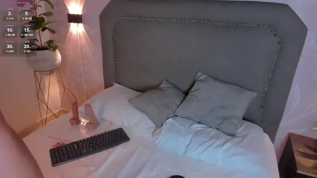 Snapshot of cristina_gallardo chatting on 02/02/26, 12:37 cristina gallardo online show from 02/02/26, 12:37