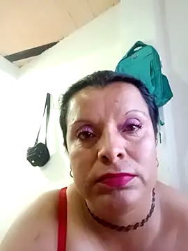 Snapshot of Hanna_Kieran chatting on 10/16/25, 10:07 Hanna Kieran online show from 10/16/25, 10:07