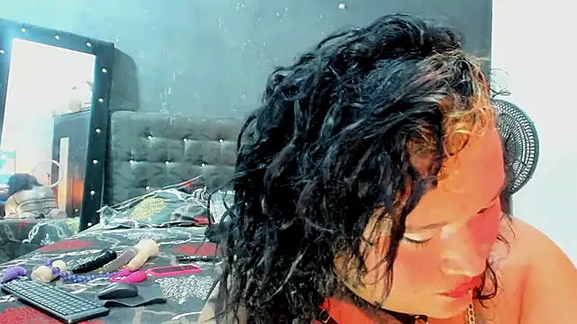 Snapshot of Kat_Valen chatting on 11/11/25, 09:42 Kat Valen online show from 11/11/25, 09:42