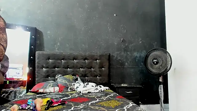 Snapshot of Kat_Valen chatting on 11/01/25, 01:12 Kat Valen online show from 11/01/25, 01:12