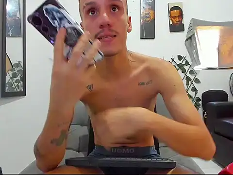 Snapshot of Latins_Boss chatting on 07/14/26, 05:19 Latins Boss online show from 07/14/26, 05:19