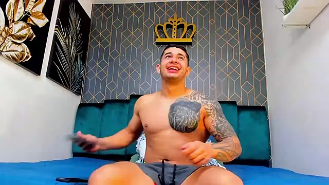 king falconer online show from 09/30/25, 02:39