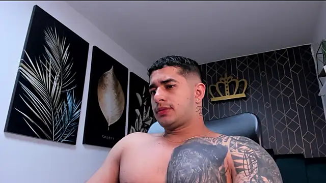 Snapshot of king_falconer chatting on 01/08/26, 02:39 king falconer online show from 01/08/26, 02:39