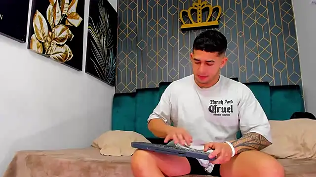 king falconer online show from 10/09/25, 12:55