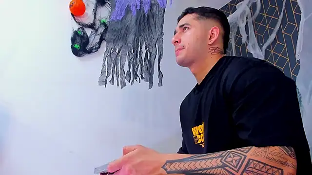 king falconer online show from 10/19/25, 01:08