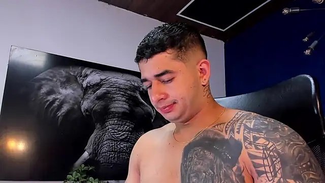 Snapshot of king_falconer chatting on 01/07/26, 02:49 king falconer online show from 01/07/26, 02:49