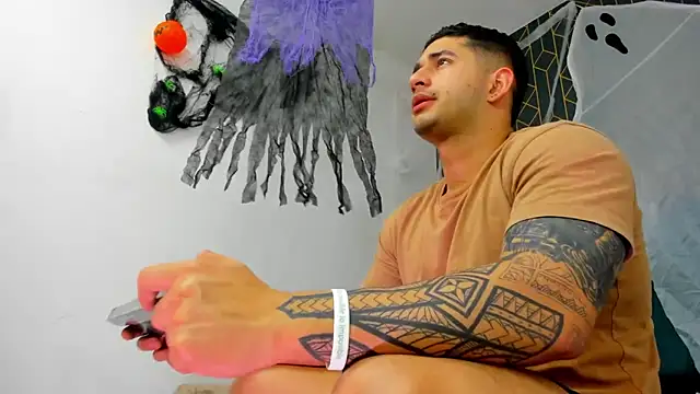 king falconer online show from 10/15/25, 02:54