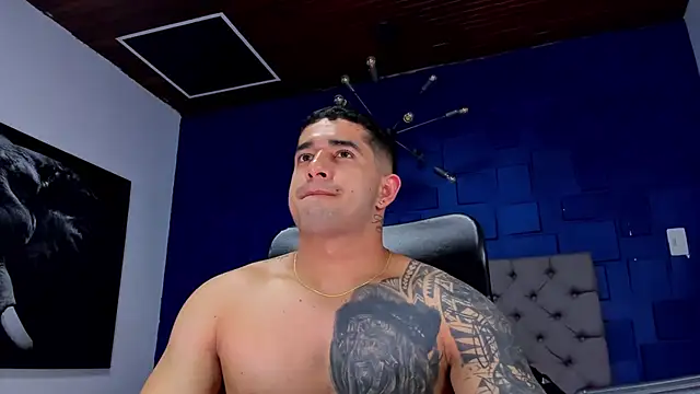 Snapshot of king_falconer chatting on 01/09/26, 01:34 king falconer online show from 01/09/26, 01:34