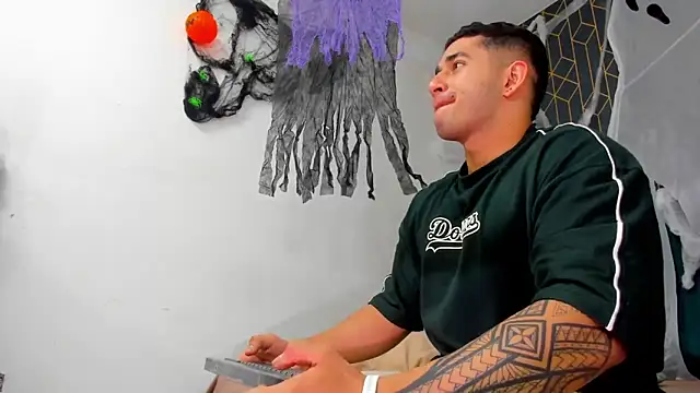 king falconer online show from 10/14/25, 04:02