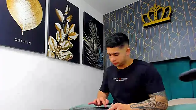 king falconer online show from 10/08/25, 12:01