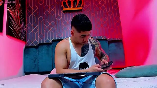 king falconer online show from 09/23/25, 06:09