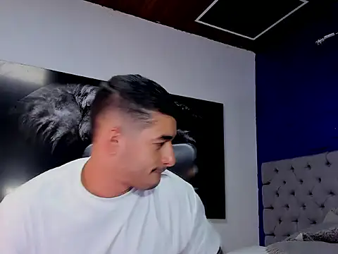 Snapshot of king_falconer chatting on 01/16/26, 02:48 king falconer online show from 01/16/26, 02:48