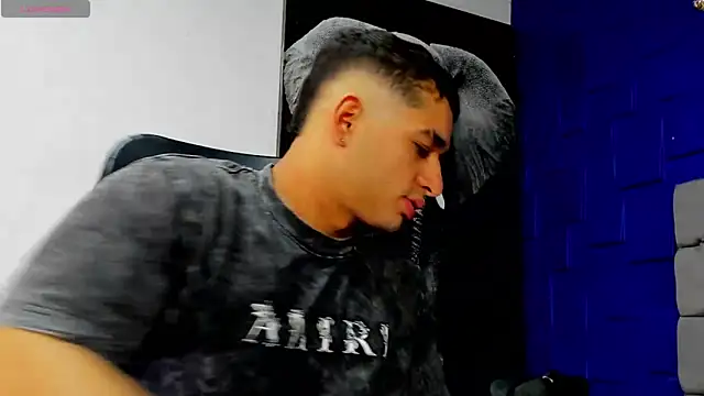 king falconer online show from 11/17/25, 01:42