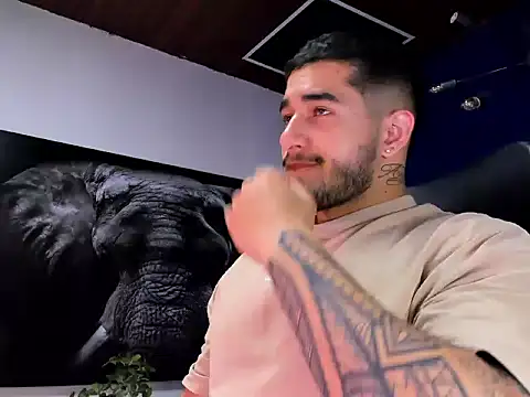 Snapshot of king_falconer chatting on 02/02/26, 01:59 king falconer online show from 02/02/26, 01:59