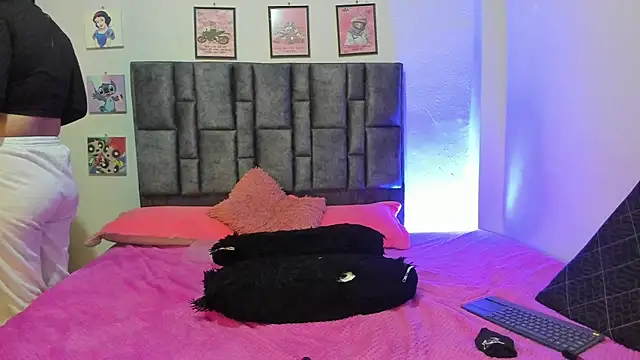 Snapshot of Esmeraldaa- chatting on 06/17/26, 06:35 Esmeraldaa- online show from 06/17/26, 06:35