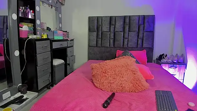 Esmeraldaa- online show from 12/19/25, 08:06