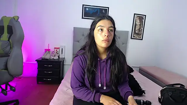 Esmeraldaa- online show from 10/18/25, 04:58