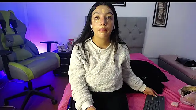 Esmeraldaa- online show from 10/04/25, 04:36