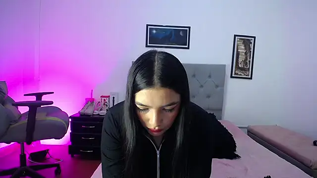 Esmeraldaa- online show from 10/19/25, 04:48