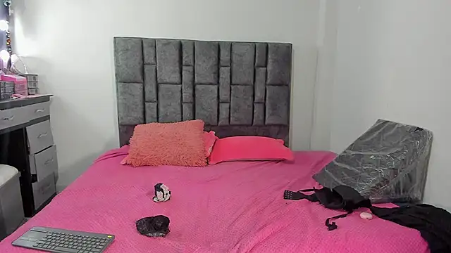 Esmeraldaa- online show from 04/06/26, 04:08