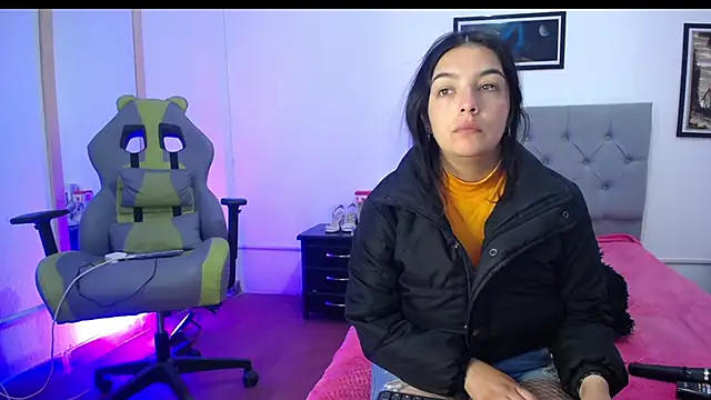 Esmeraldaa- online show from 09/25/25, 05:35