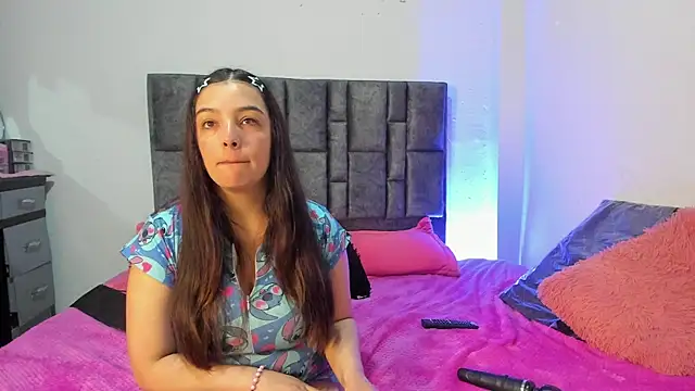 Esmeraldaa- online show from 04/19/26, 05:47