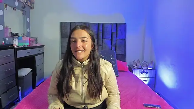 Esmeraldaa- online show from 11/29/25, 05:40