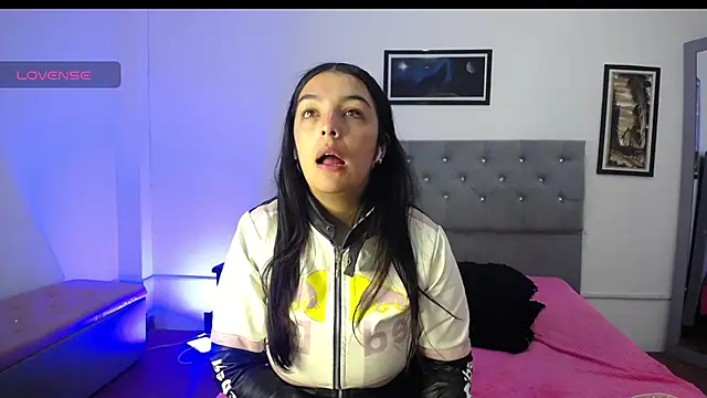 Esmeraldaa- online show from 09/10/25, 04:22