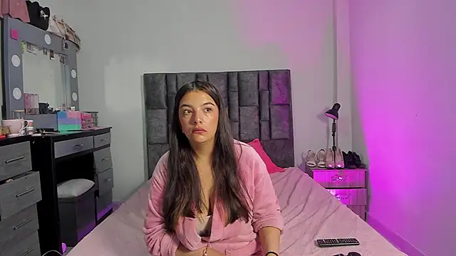 Snapshot of Esmeraldaa- chatting on 01/12/26, 06:53 Esmeraldaa- online show from 01/12/26, 06:53