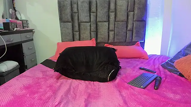 Esmeraldaa- online show from 04/19/26, 06:10