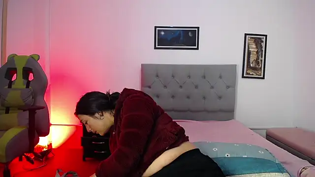 Esmeraldaa- online show from 10/10/25, 06:25