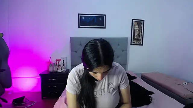 Esmeraldaa- online show from 10/24/25, 04:22