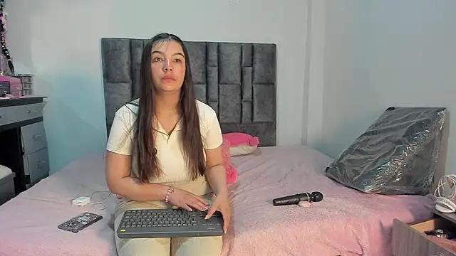 Esmeraldaa- online show from 04/09/26, 05:53