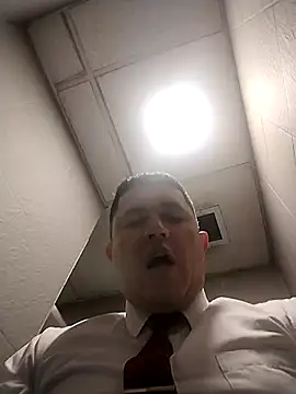 BigCristh79 online show from 11/30/25, 09:37