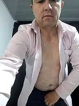 BigCristh79 online show from 11/18/25, 02:42