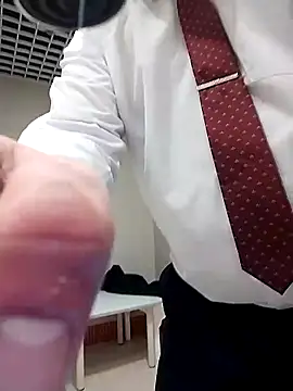 BigCristh79 online show from 11/11/25, 04:40