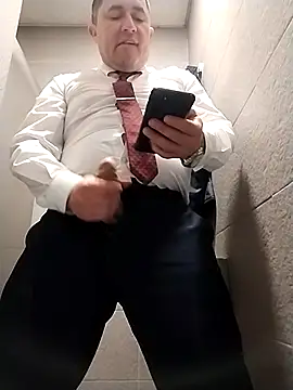 BigCristh79 online show from 12/04/25, 08:02