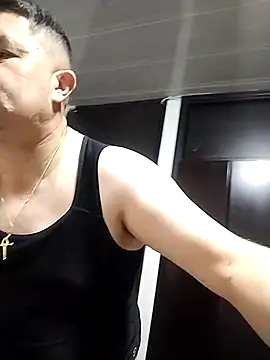 BigCristh79 online show from 12/17/25, 08:36